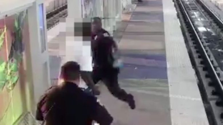 Publikohen pamjet e rrahjes brutale të një qytetari nga policët amerikanë (Foto/Video, +18)