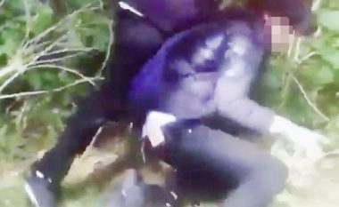 Shikoni si një grup nxënësish rrahin brutalisht një djalosh me prejardhje nga Azia (Foto/Video)