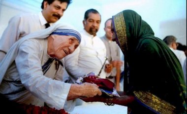 Reuters: Nënë Tereza, njëra nga gratë me më ndikim në 2000 vjet