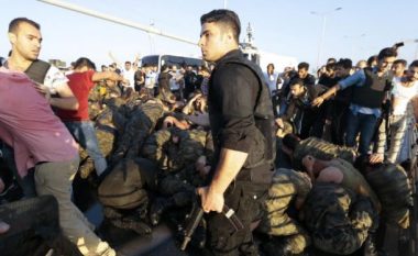 Rreth 32 mijë persona arrestohen në kuadër të puçit të dështuar në Turqi