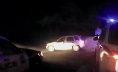 Momenti kur policia shtie mbi 18 herë në drejtim të veturës, duke lënë të vdekur djaloshin 6-vjeç me autizëm që ishte ulur pas (Video, +18)