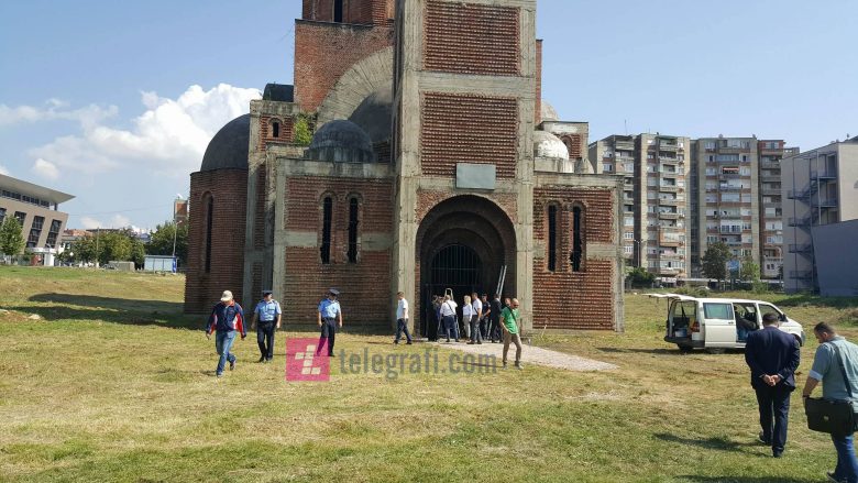 Tentohet të funksionalizohet Kisha në oborrin e UP-së, Komuna ndërpret punimet (Foto)