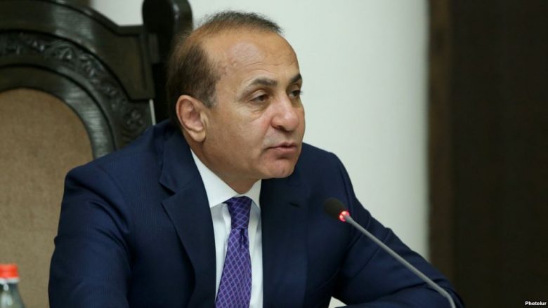 Kryeministri i Armenisë jep dorëheqje