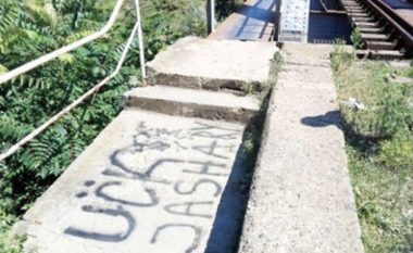 Grafit me mbishkrimin “UÇK” në Prokuple të Serbisë