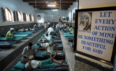 Huffington Post: Ana e errët e Nënë Terezës
