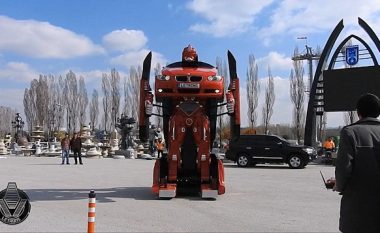 Si në filmin “Transformers” Inxhinierët turk shndërrojnë veturën BMW në një robot (Foto/Video)