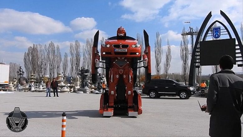 Si në filmin “Transformers” Inxhinierët turk shndërrojnë veturën BMW në një robot (Foto/Video)