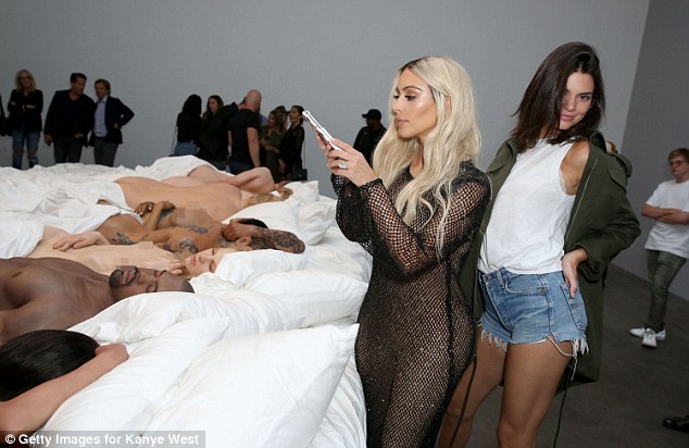 37A1AD5100000578-0-Kim_appeared_to_be_enamored_with_the_replica_of_herself_sleeping-a-154_1472760599659