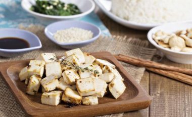 Si përgatitet dhe si hahet djathi tofu: Ushqim i përshtatshëm për çdo dietë