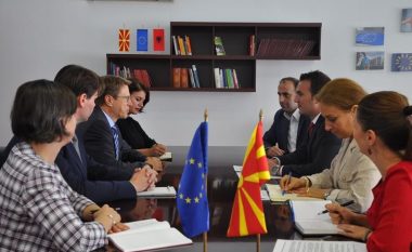Zv. kryeministri Arbër Ademi priti në takim ambasadorin e BE-së në Shkup, Samuel Zhbogar
