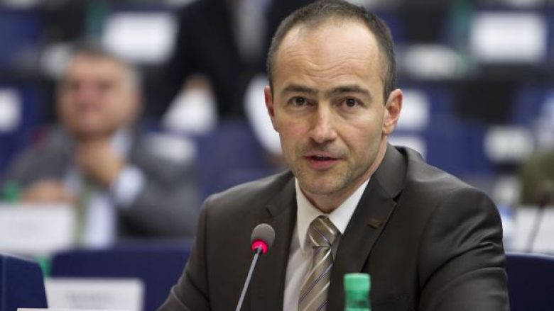 Eurodeputeti bullgar nuk beson se ditët e ardhshme do të ketë zgjidhje në mes Shkupit dhe Athinës