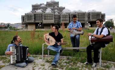 Kitaristi shqiptar, me kontratë muzikore edhe në Brazil