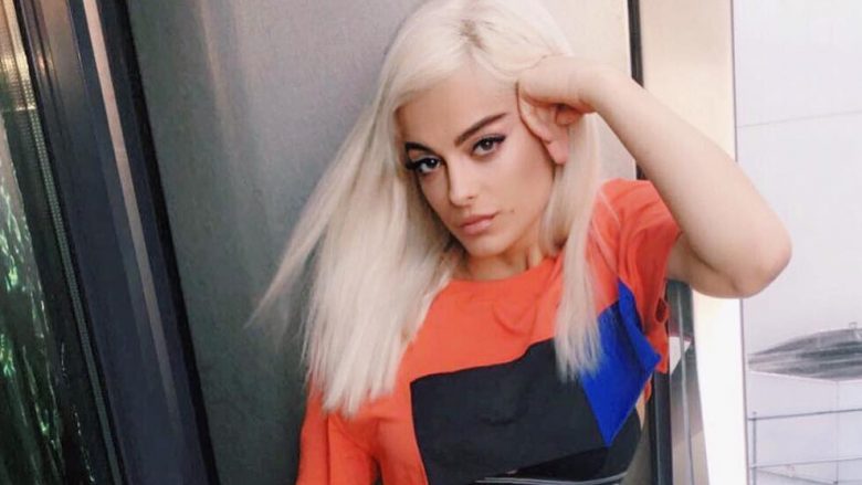 Bebe Rexha komode me pjesën e pasme (Foto)