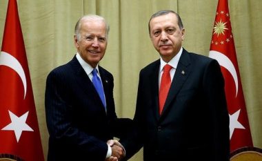 Presidenti Erdogan takohet me Joe Biden