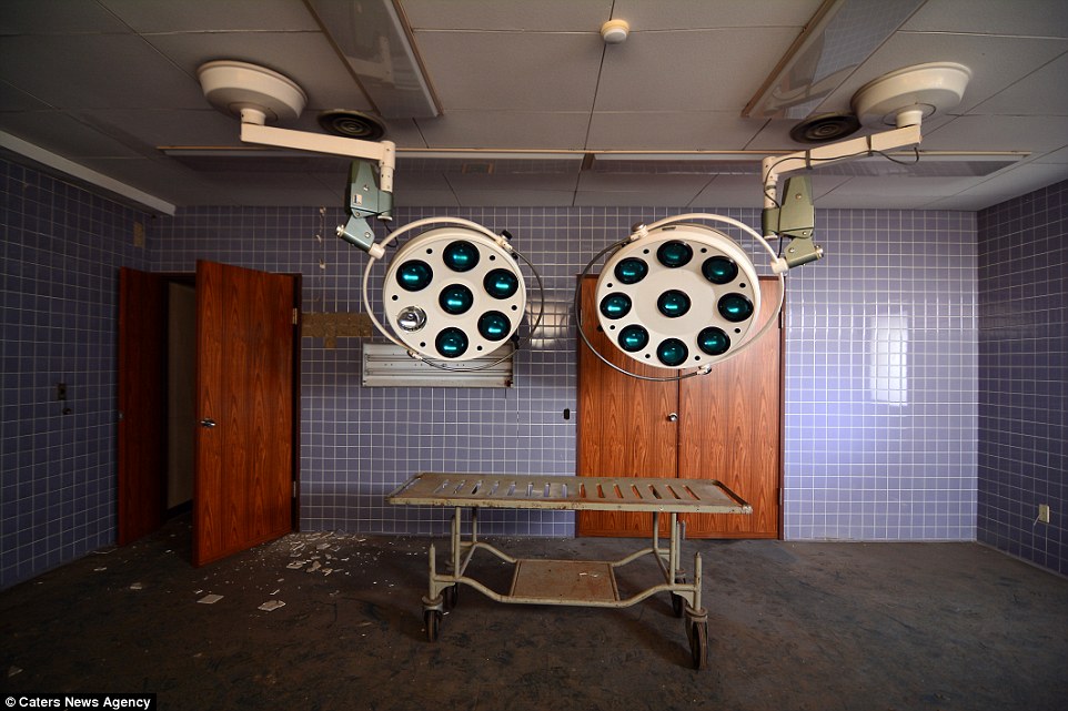Brenda spitaleve të braktisura ku asgje nuk eshte prekur per dekada te tera foto 9