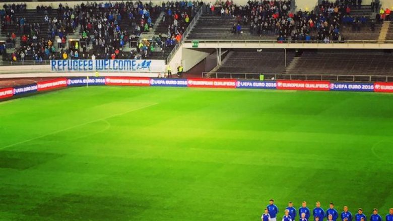 Tifozët finlandezë fillojnë përgatitjet në stadium për takimin ndaj Kosovës (Foto)