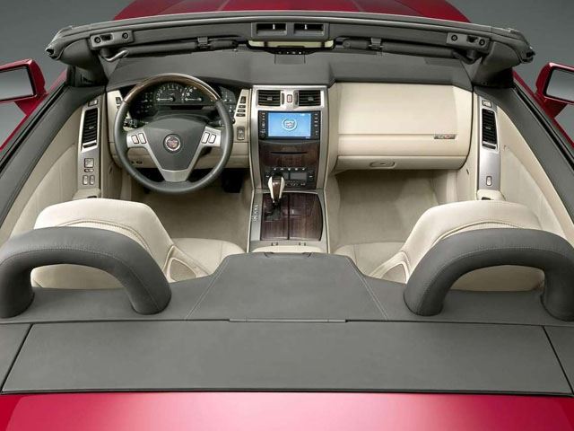 Cadillac rikthen modelin XLR me ndryshime të mëdha foto 5