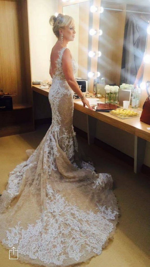 Inva magjepsi edhe me veshjen e saj të bukur në Operën e Dubait.