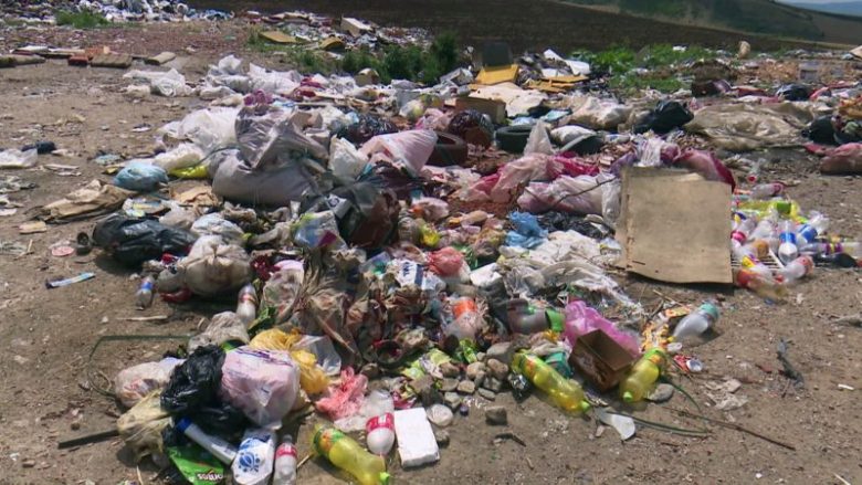 Digjet deponia e mbeturinave në veri të Mitrovicës, ankohen banorët