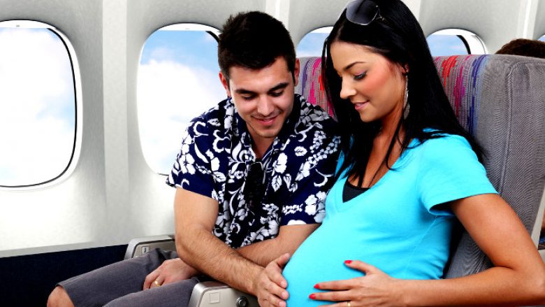 A është i sigurt fluturimi me aeroplan gjatë shtatzënisë?