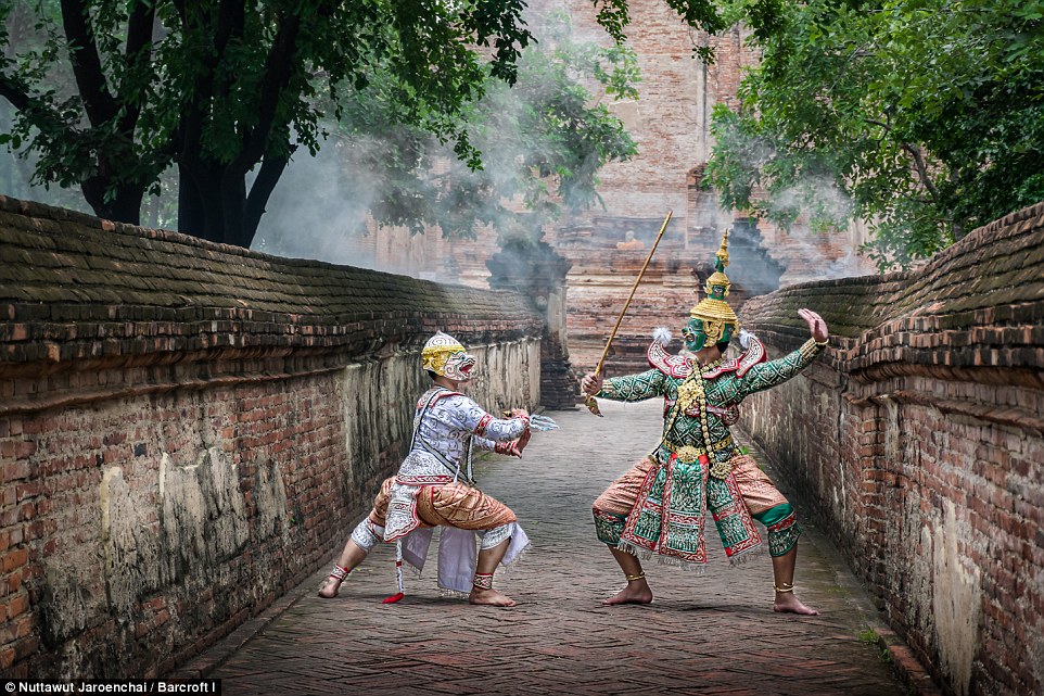 Fotografitë e mahnitshme që e shfaqin vallëzimin e lashtë tajlandez foto 5