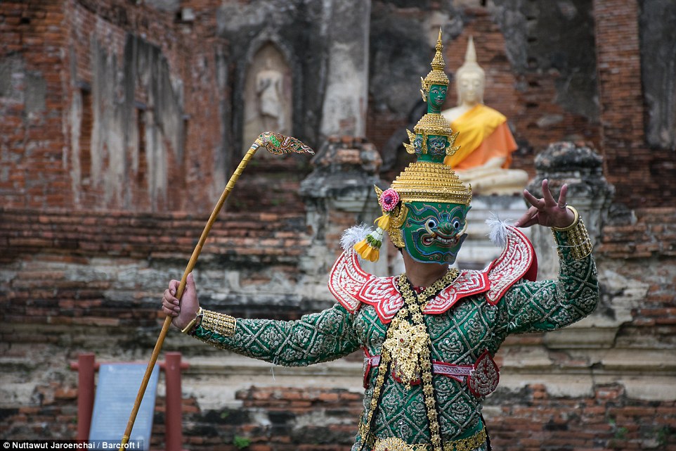 Fotografitë e mahnitshme që e shfaqin vallëzimin e lashtë tajlandez foto 10