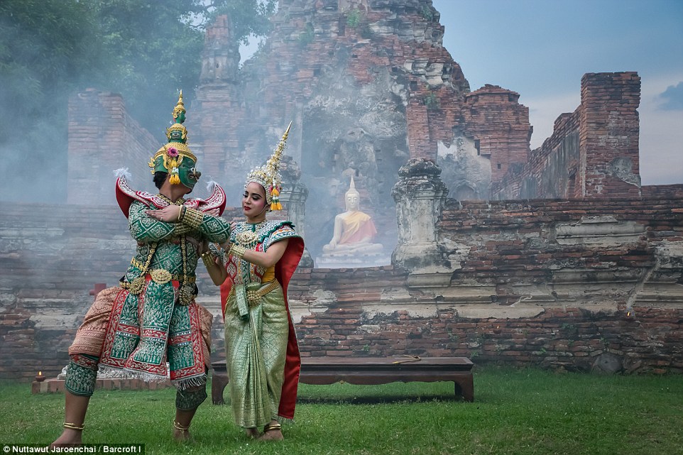 Fotografitë e mahnitshme që e shfaqin vallëzimin e lashtë tajlandez foto 11