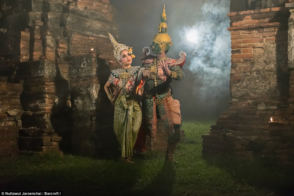 Fotografitë e mahnitshme që e shfaqin vallëzimin e lashtë tajlandez foto 4