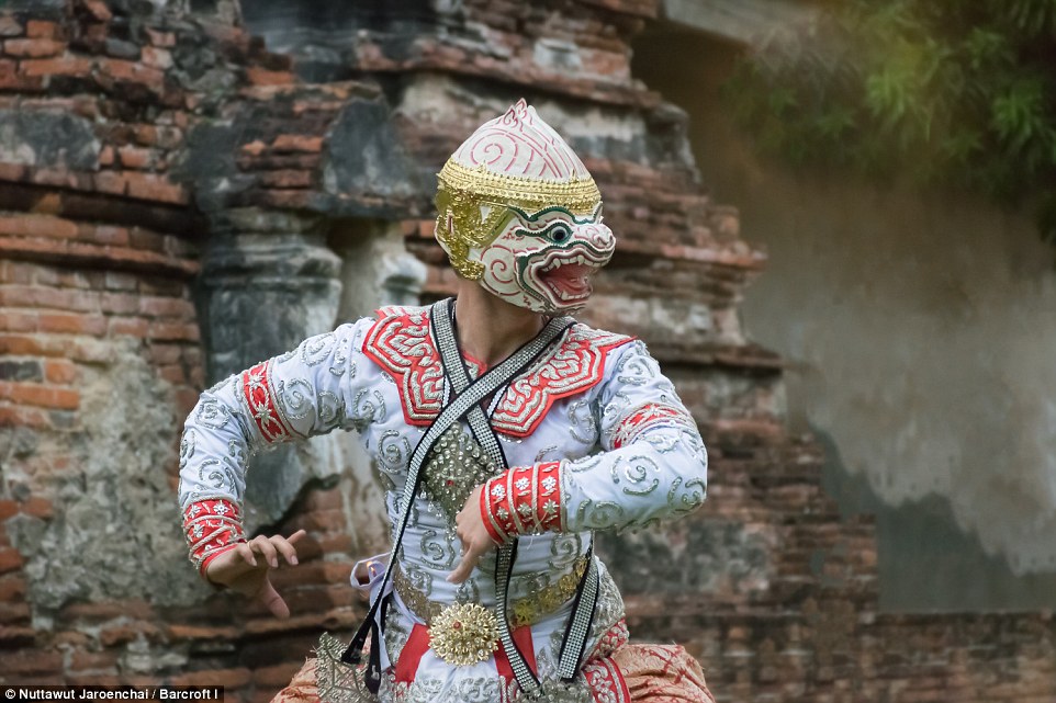 Fotografitë e mahnitshme që e shfaqin vallëzimin e lashtë tajlandez foto 6