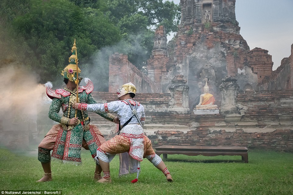 Fotografitë e mahnitshme që e shfaqin vallëzimin e lashtë tajlandez foto 7