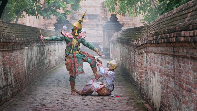 Fotografitë e mahnitshme që e shfaqin vallëzimin e lashtë tajlandez (Foto)