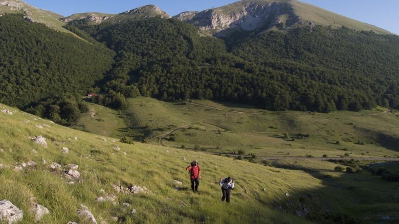 Maqedoni, gjenden 3 shtetasit amerikanë që kishin humbur në malin e Galiçicës
