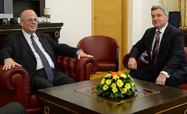 Presidenti Ivanov pret ambasadorin grek Giannakakis