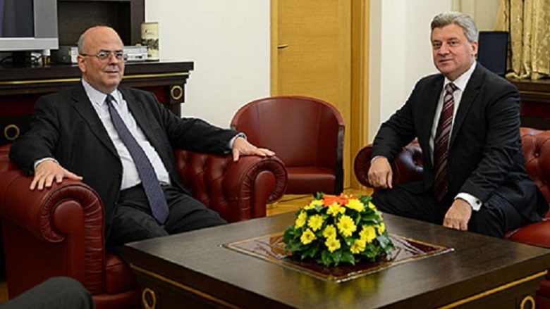 Presidenti Ivanov pret ambasadorin grek Giannakakis