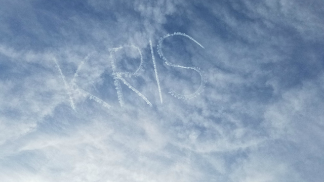 I kërkoi martesë me anë të mesazhit të shkruar në qiell po a mori pergjigje pozitive foto 3