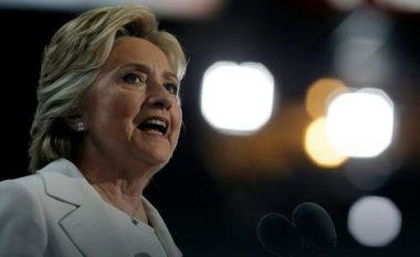 Akuza të reja kundër Hillary Clinton për bashkëpunimin me rusët