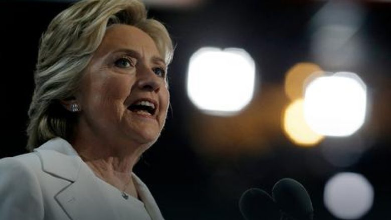 Akuza të reja kundër Hillary Clinton për bashkëpunimin me rusët