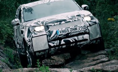 Land Rover tregon fuqinë e modelit Discovery (Video)