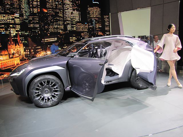 Lexus prezanton modelin e shumëpritur UX foto 7