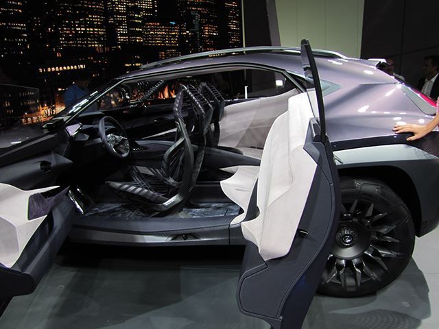 Lexus prezanton modelin e shumëpritur UX foto 8