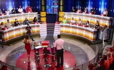 Tërmeti dridh edhe në emisionin e moderatores më sexy në Maqedoni (Video)