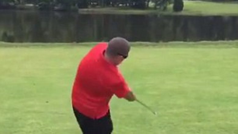Golfi është sport relaksues, por jo ta luani në gjendje të dehur (Video)