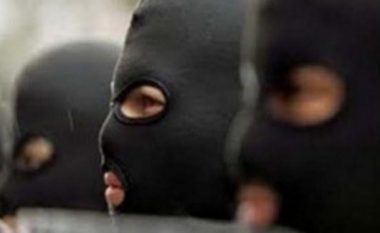 Shkup, postieri grabitet nga një i maskuar