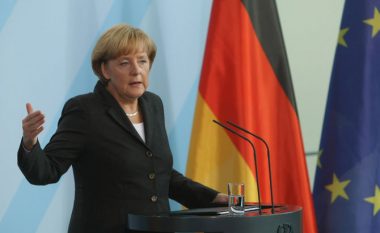 Merkel e konsideron burkën si liri fetare, por mbështet ndalimin e kufizuar