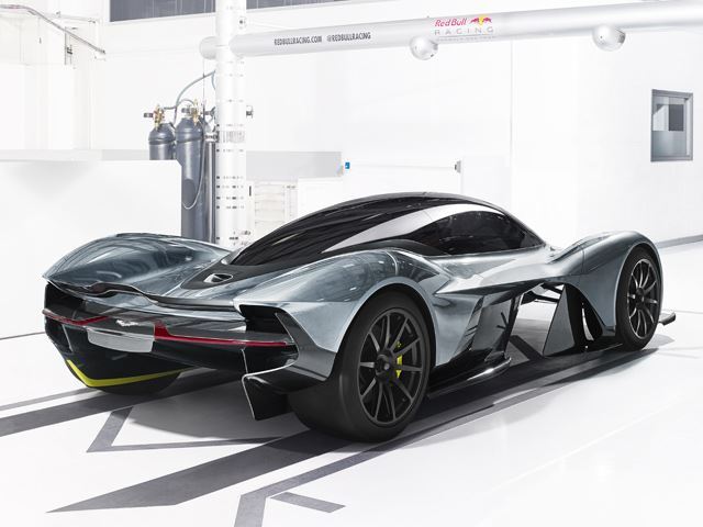 Miliarderët e zhgënjyer me veturën që është krijuar nga Aston Martin dhe Red Bull foto 3