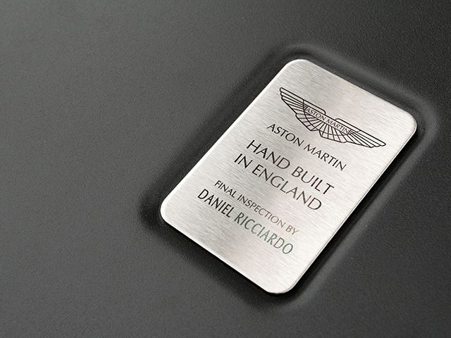 Miliarderët e zhgënjyer me veturën që është krijuar nga Aston Martin dhe Red Bull foto 7
