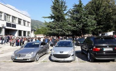 Protestë në Tetovë, nxënësit përsëri bojkotojnë mësimin (Foto)