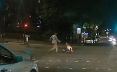 Sulmoi pa arsye një çift në rrugë, por e merr atë që meriton (Video)