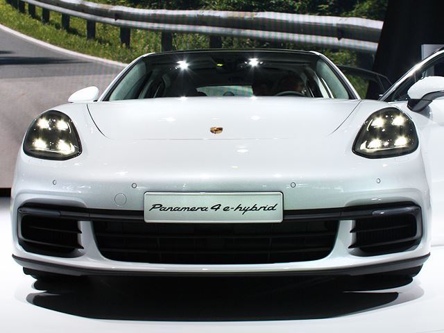 Porsche Panamera 4E Hibridi i mahnitshem nga jashte dhe brenda foto 6