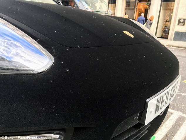 Porsche Panamera i mbuluar me material që duket si kadife e ka nje problem te madh foto 6